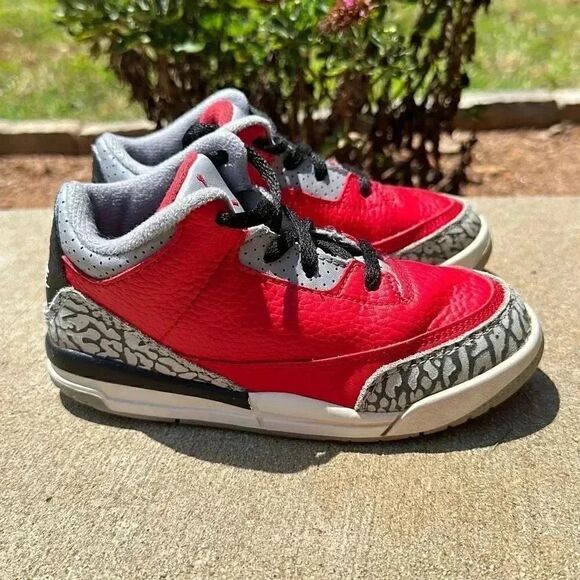 Nike Jordan Retro 3 SE Fire Red Toddler Sneakers - Picture 3 of 14